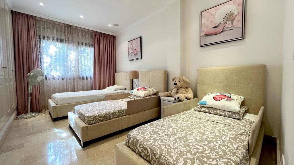 3 makuuhuone Huoneisto myytävänä paikassa Marbella mukana uima-altaan 
autotalli - 975 000 € (Ref: 8183667)