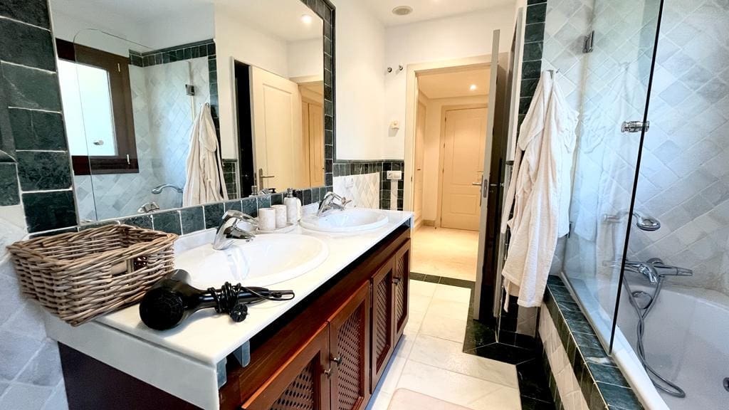 3 makuuhuone Huoneisto myytävänä paikassa Marbella mukana uima-altaan 
autotalli - 975 000 € (Ref: 8183667)