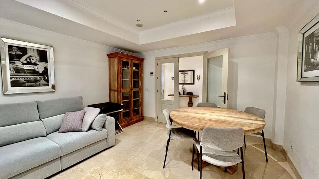 3 makuuhuone Huoneisto myytävänä paikassa Marbella mukana uima-altaan 
autotalli - 975 000 € (Ref: 8183667)