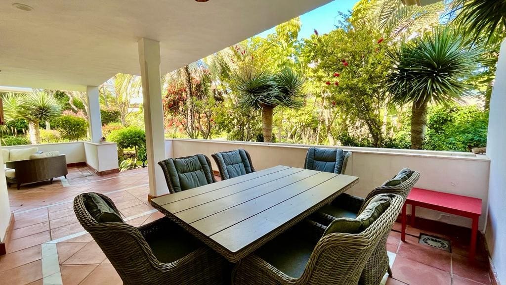 3 makuuhuone Huoneisto myytävänä paikassa Marbella mukana uima-altaan 
autotalli - 975 000 € (Ref: 8183667)