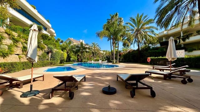 3 makuuhuone Huoneisto myytävänä paikassa Lomas De Marbella, Marbella mukana uima-altaan 
autotalli - 975 000 € (Ref: 8183667)