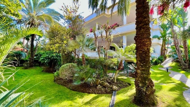 3 makuuhuone Huoneisto myytävänä paikassa Lomas De Marbella, Marbella mukana uima-altaan 
autotalli - 975 000 € (Ref: 8183667)