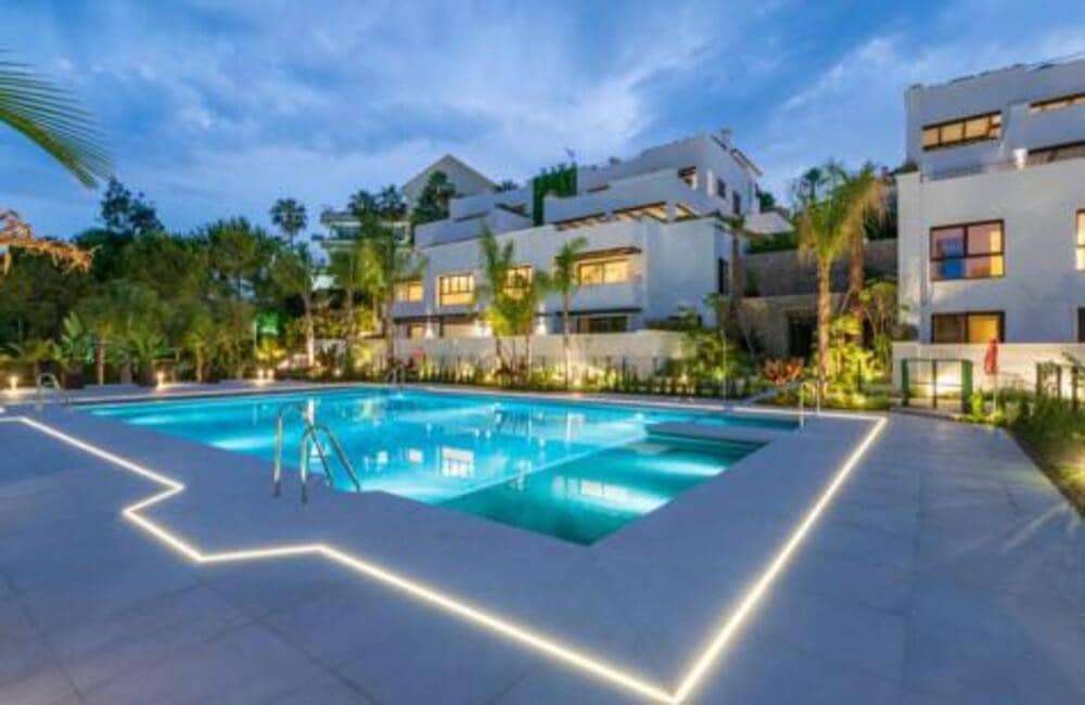 3 bedroom Apartment for sale in Marbella with pool garage - € 975,000 (Ref: 8183667)