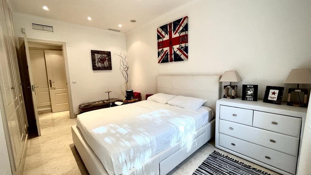 3 bedroom Apartment for sale in Marbella with pool garage - € 975,000 (Ref: 8183667)