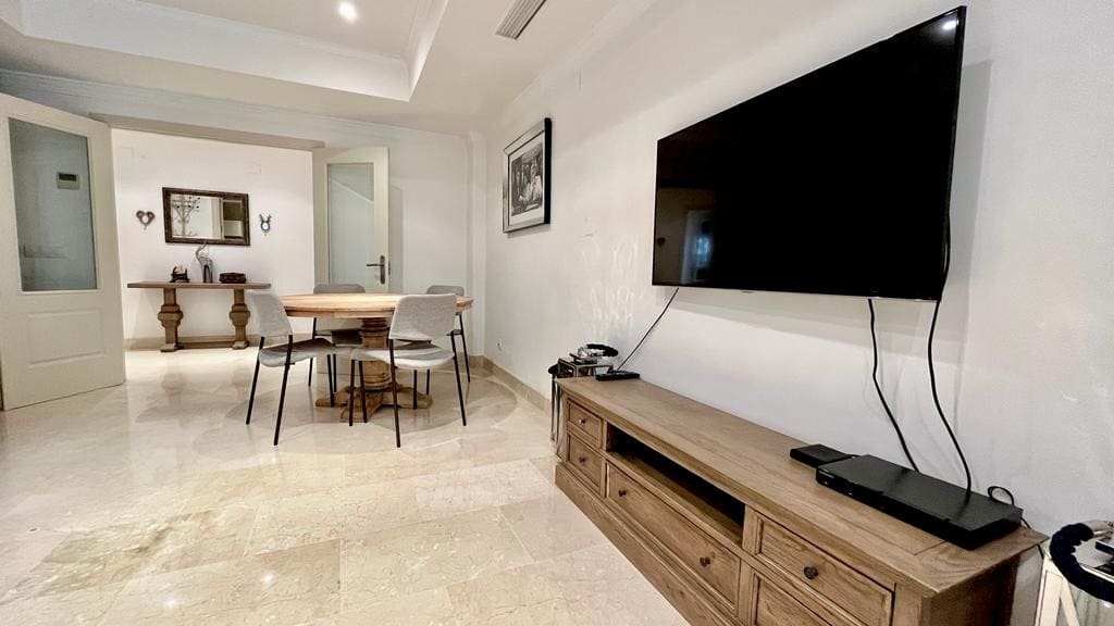 3 bedroom Apartment for sale in Marbella with pool garage - € 975,000 (Ref: 8183667)