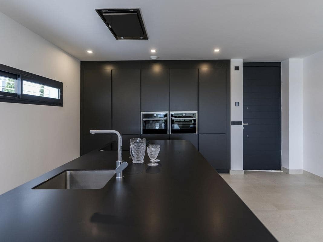 5 soveværelse Semi-Rækkehus til salg i Estepona med swimmingpool garage - € 1.950.000 (Ref: 8196451)