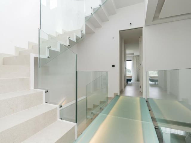 5 camera da letto Villetta Bifamiliare in vendita in Zona de Punta Plata, Estepona con piscina garage - 1.950.000 € (Rif: 8196451)