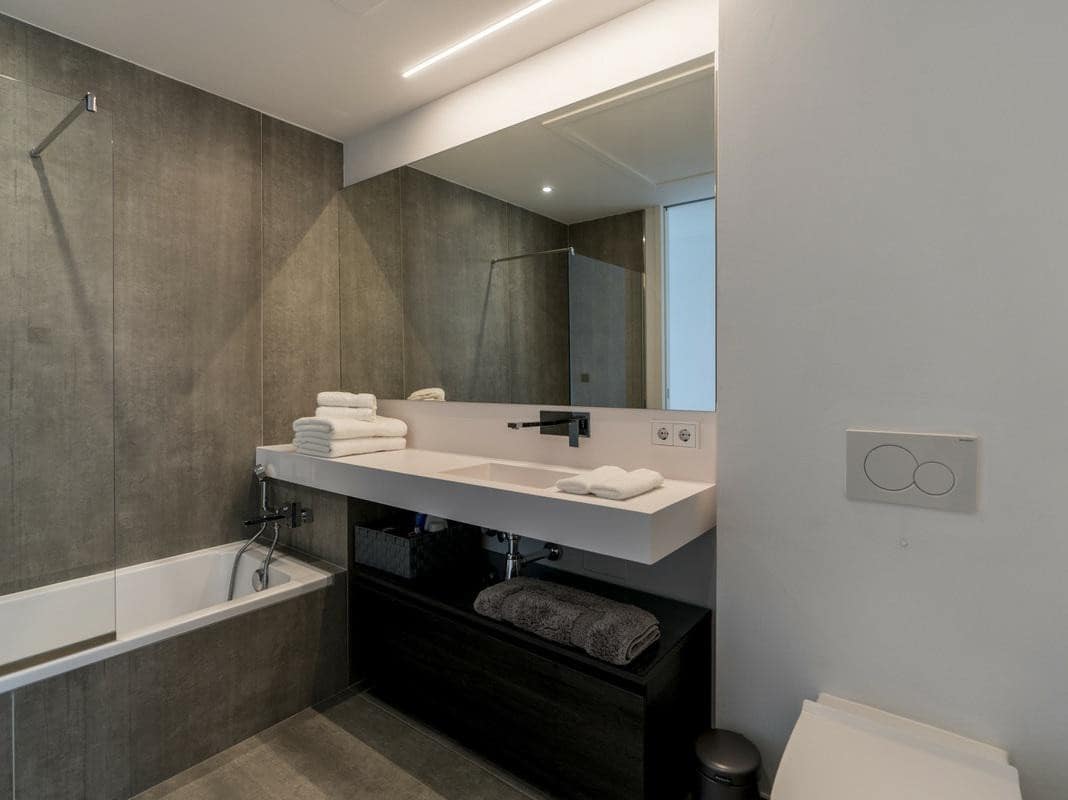 5 soveværelse Semi-Rækkehus til salg i Estepona med swimmingpool garage - € 1.950.000 (Ref: 8196451)