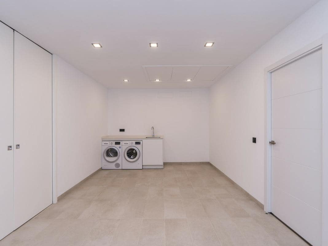 5 soveværelse Semi-Rækkehus til salg i Estepona med swimmingpool garage - € 1.950.000 (Ref: 8196451)