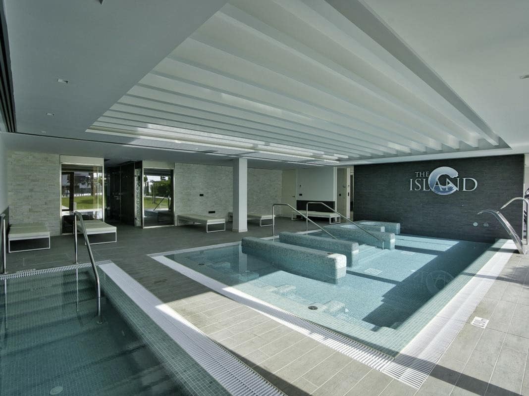 5 soveværelse Semi-Rækkehus til salg i Estepona med swimmingpool garage - € 1.950.000 (Ref: 8196451)