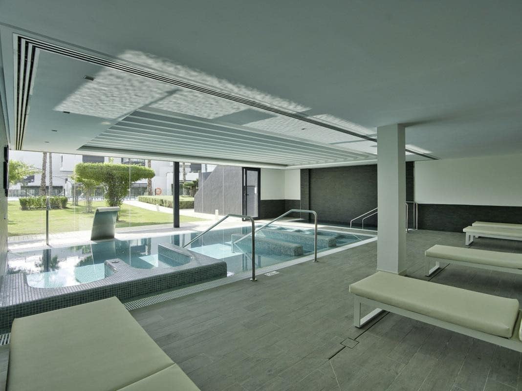 5 soveværelse Semi-Rækkehus til salg i Estepona med swimmingpool garage - € 1.950.000 (Ref: 8196451)