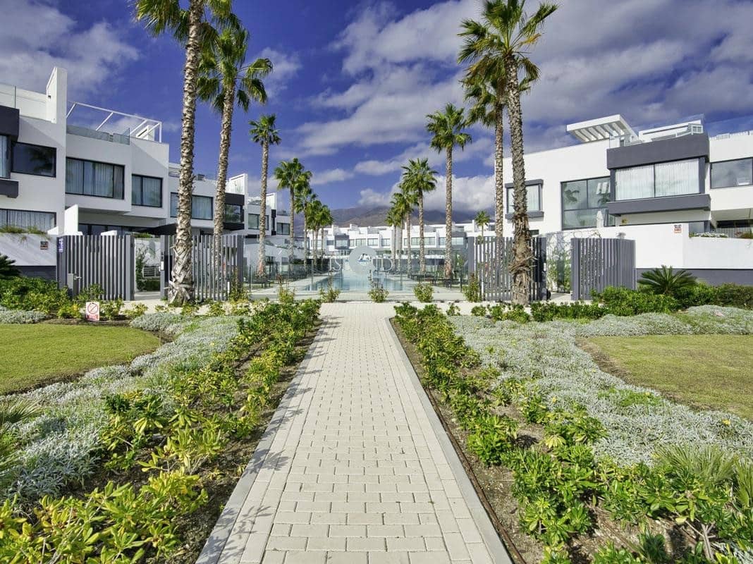 5 soveværelse Semi-Rækkehus til salg i Estepona med swimmingpool garage - € 1.950.000 (Ref: 8196451)