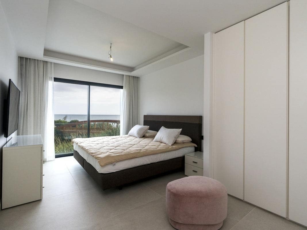 5 soverom Kjedet enebolig til salgs i Estepona med svømmebasseng garasje - € 1 950 000 (Ref: 8196451)