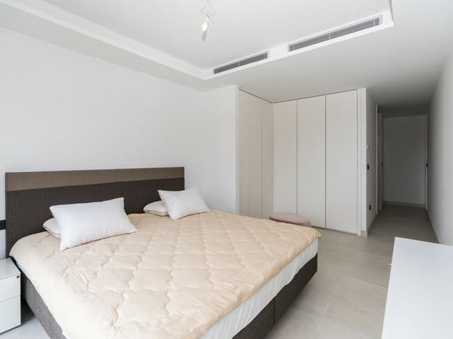 5 soverom Kjedet enebolig til salgs i Zona de Punta Plata, Estepona med svømmebasseng garasje - € 1 950 000 (Ref: 8196451)