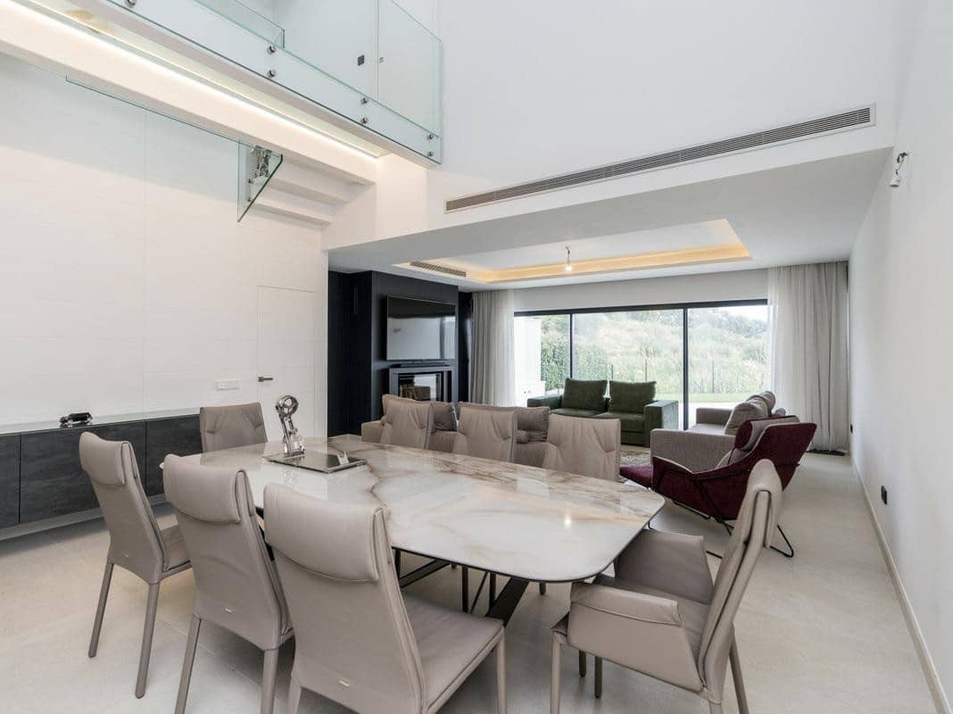 5 soverom Kjedet enebolig til salgs i Estepona med svømmebasseng garasje - € 1 950 000 (Ref: 8196451)