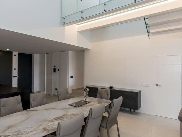 5 soverom Kjedet enebolig til salgs i Zona de Punta Plata, Estepona med svømmebasseng garasje - € 1 950 000 (Ref: 8196451)