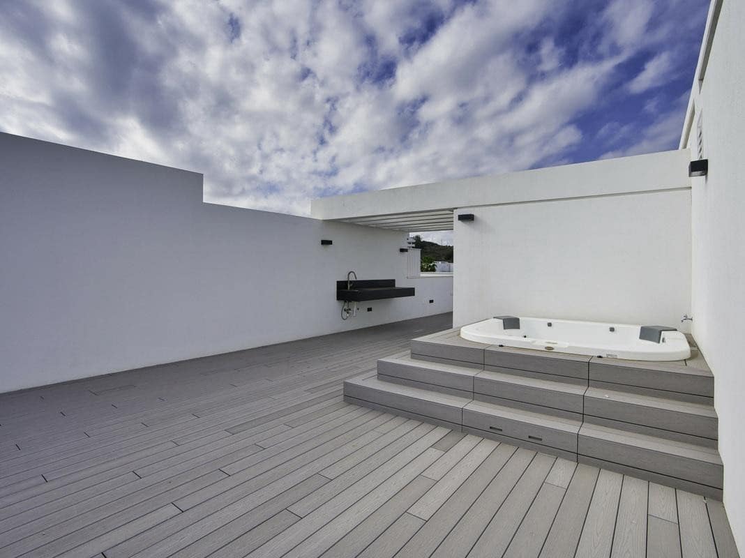 5 soverom Kjedet enebolig til salgs i Estepona med svømmebasseng garasje - € 1 950 000 (Ref: 8196451)