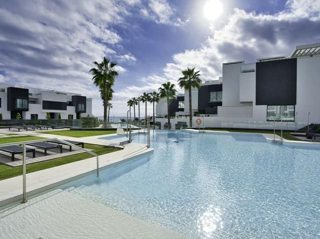 5 soverom Kjedet enebolig til salgs i Zona de Punta Plata, Estepona med svømmebasseng garasje - € 1 950 000 (Ref: 8196451)