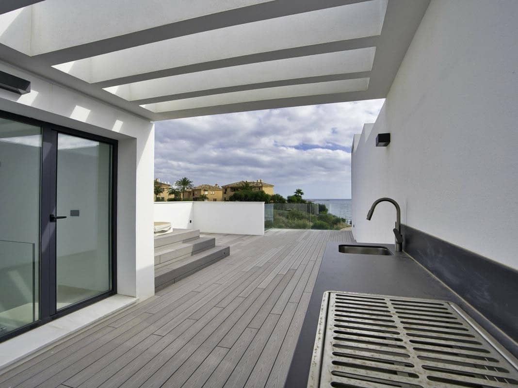 5 soverom Kjedet enebolig til salgs i Estepona med svømmebasseng garasje - € 1 950 000 (Ref: 8196451)