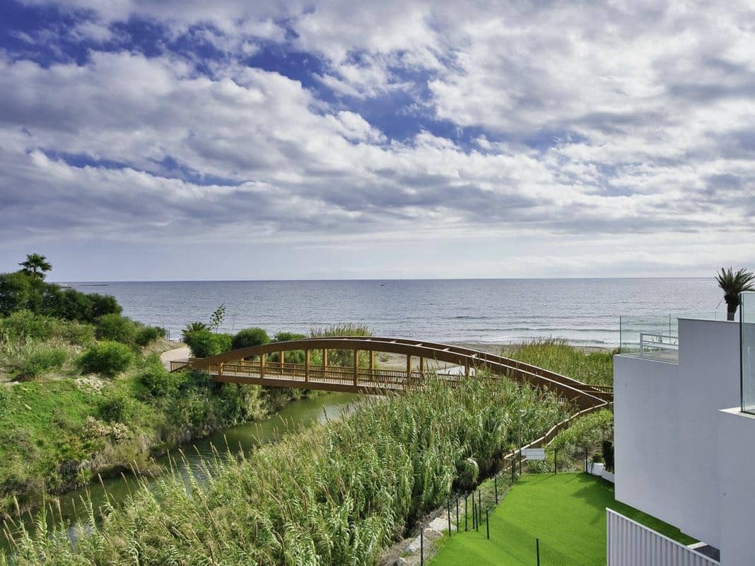 5 soverom Kjedet enebolig til salgs i Estepona med svømmebasseng garasje - € 1 950 000 (Ref: 8196451)