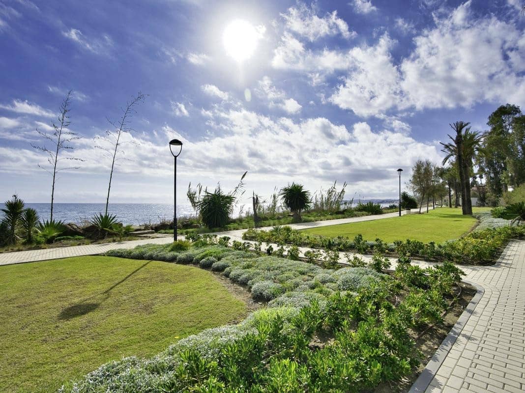 5 soverom Kjedet enebolig til salgs i Estepona med svømmebasseng garasje - € 1 950 000 (Ref: 8196451)