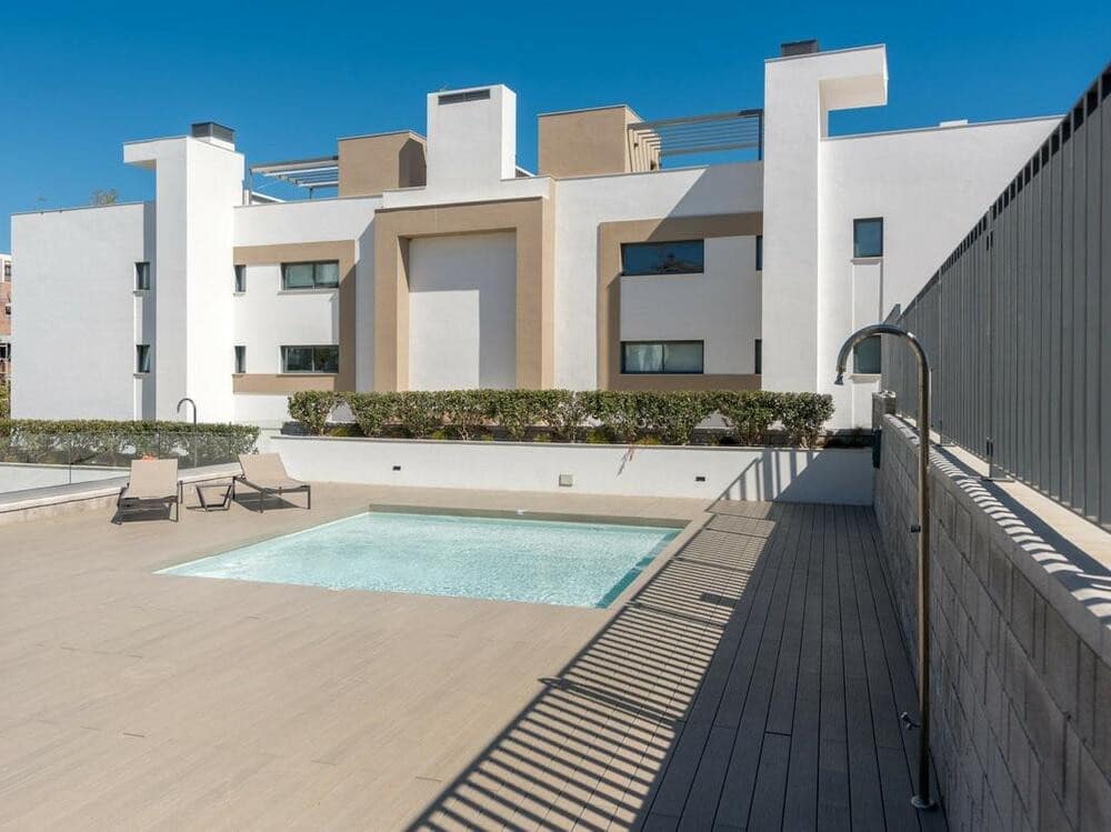 3 soverom Leilighet til salgs i Estepona med svømmebasseng garasje - € 645 000 (Ref: 8210422)