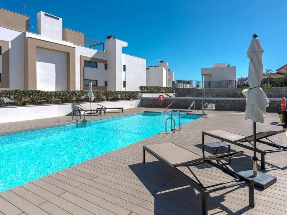 3 soverom Leilighet til salgs i Estepona med svømmebasseng garasje - € 645 000 (Ref: 8210422)