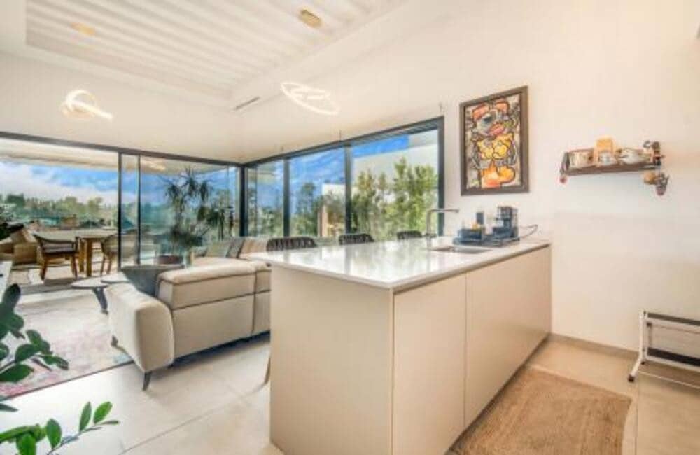 2 quarto Penthouse para venda em Estepona com piscina garagem - 755 000 € (Ref: 8215472)