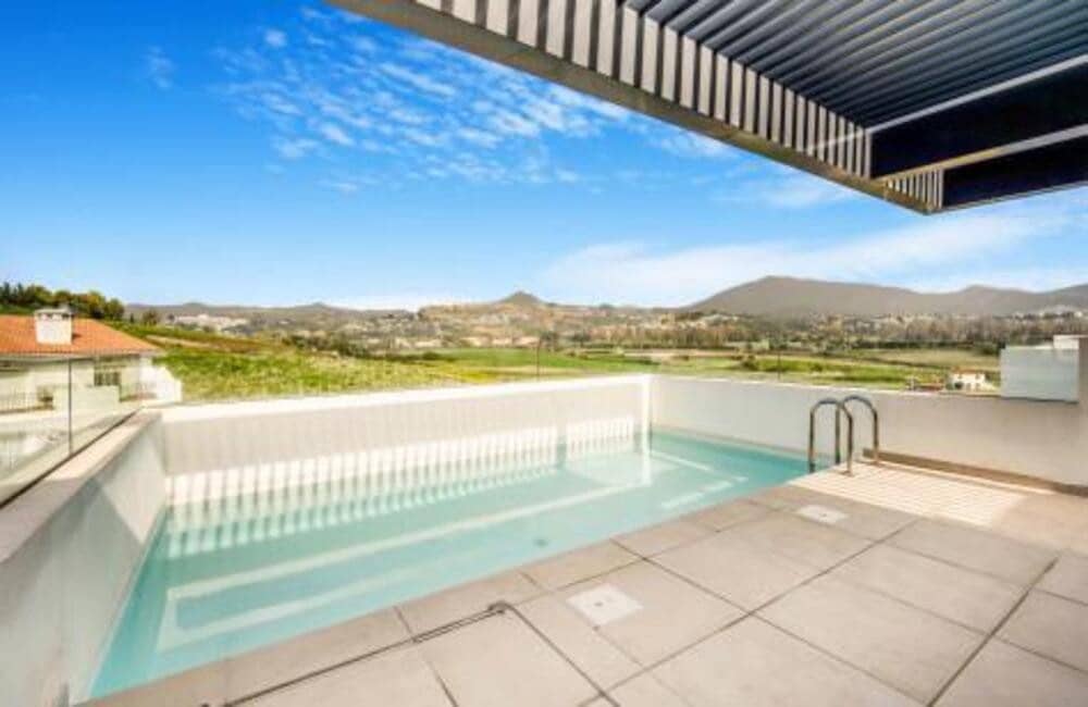 2 sypialnia Penthouse na sprzedaż w Estepona z basenem garażem - 755 000 € (Ref: 8215472)