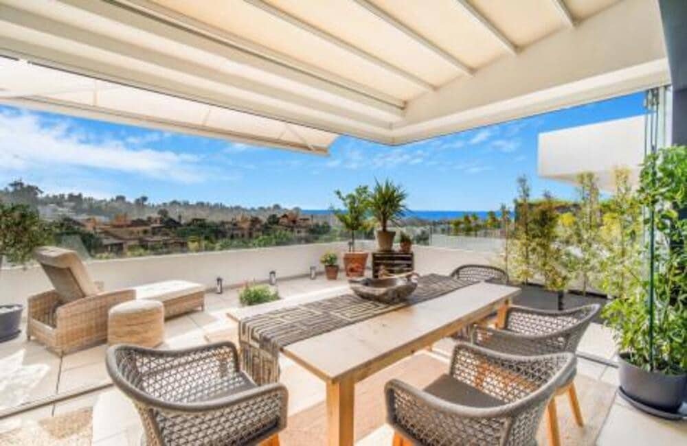 2 sypialnia Penthouse na sprzedaż w Estepona z basenem garażem - 755 000 € (Ref: 8215472)