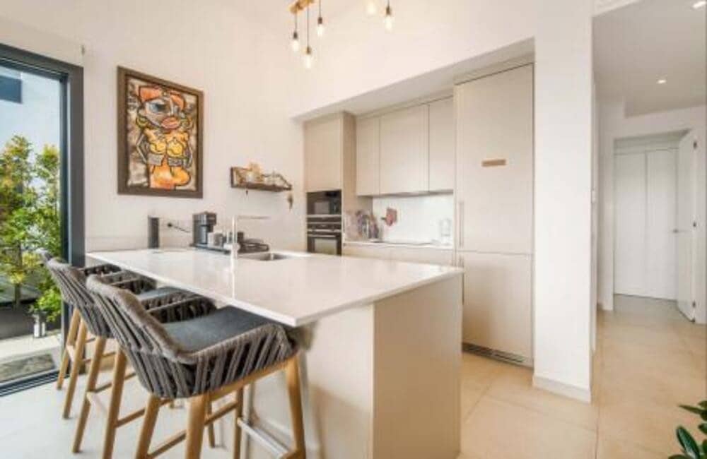 2 sypialnia Penthouse na sprzedaż w Estepona z basenem garażem - 755 000 € (Ref: 8215472)