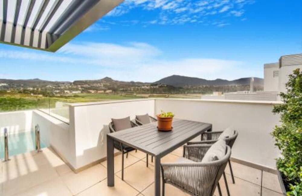 2 sypialnia Penthouse na sprzedaż w Estepona z basenem garażem - 755 000 € (Ref: 8215472)