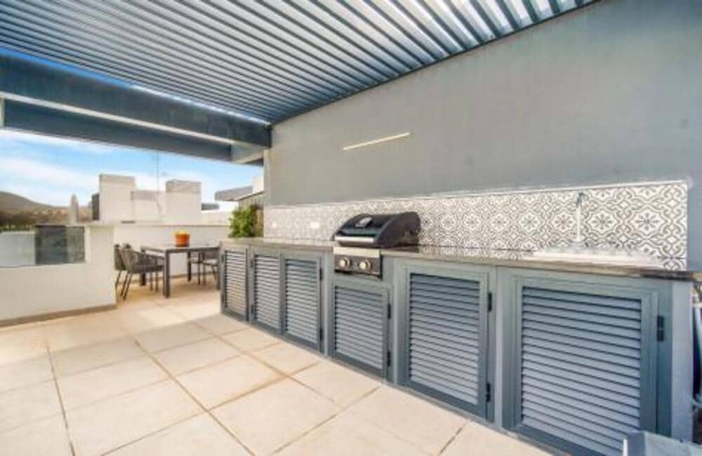 2 sypialnia Penthouse na sprzedaż w Estepona z basenem garażem - 755 000 € (Ref: 8215472)