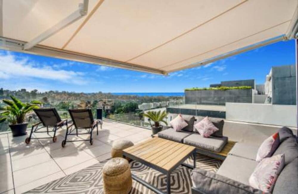 2 sypialnia Penthouse na sprzedaż w Estepona z basenem garażem - 755 000 € (Ref: 8215472)