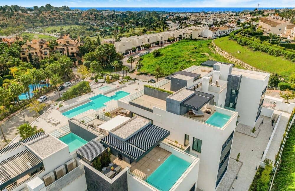 2 sypialnia Penthouse na sprzedaż w Estepona z basenem garażem - 755 000 € (Ref: 8215472)