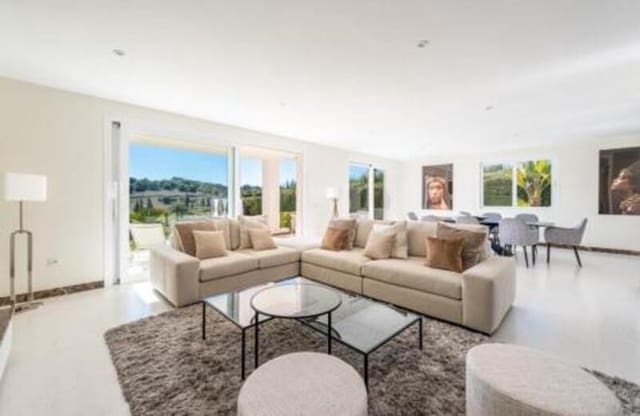 4 bedroom Villa for rent in El Paraiso, Estepona with pool garage - € 10,000 (Ref: 8219808)