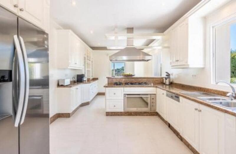 4 camera da letto Villa da affittare in El Paraiso con piscina garage - 10.000 € (Rif: 8219808)