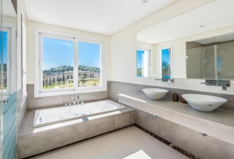 4 camera da letto Villa da affittare in El Paraiso con piscina garage - 10.000 € (Rif: 8219808)