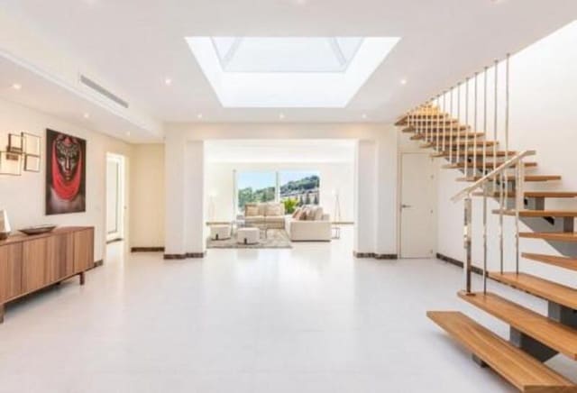 4 bedroom Villa for rent in El Paraiso, Estepona with pool garage - € 10,000 (Ref: 8219808)