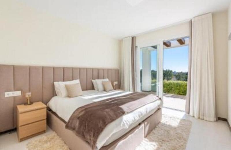 4 camera da letto Villa da affittare in El Paraiso con piscina garage - 10.000 € (Rif: 8219808)