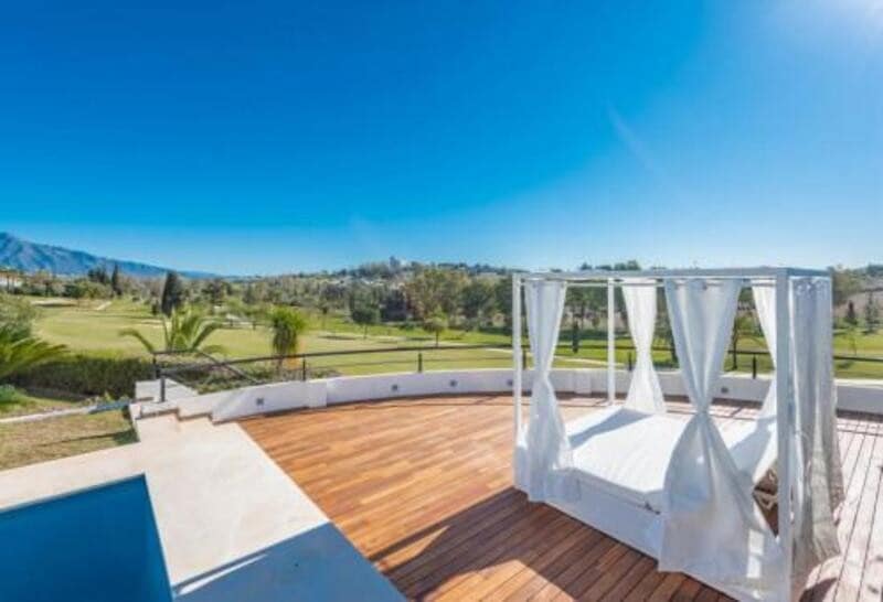 4 camera da letto Villa da affittare in El Paraiso con piscina garage - 10.000 € (Rif: 8219808)