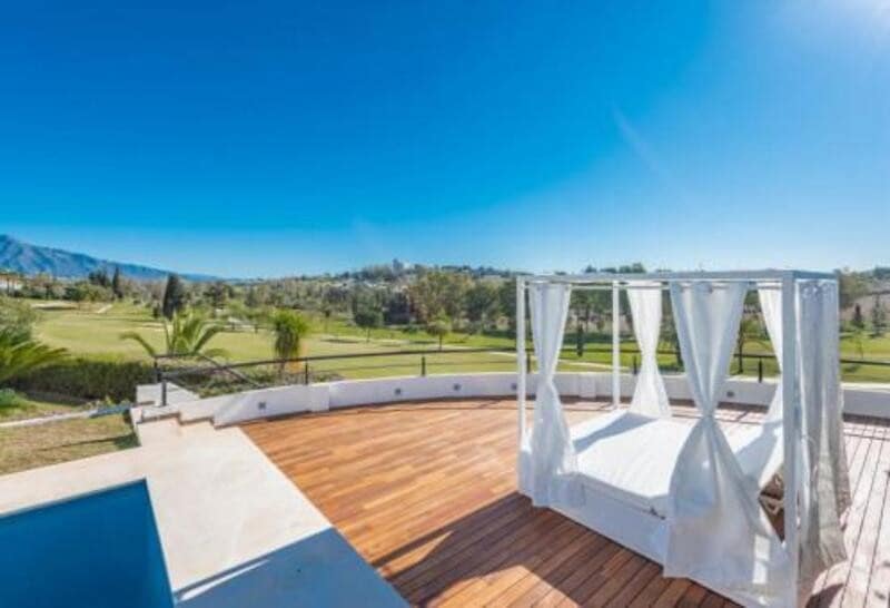 4 slaapkamer Villa te huur in El Paraiso met zwembad garage - € 10.000 (Ref: 8219808)