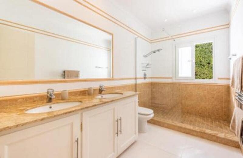 4 slaapkamer Villa te huur in El Paraiso met zwembad garage - € 10.000 (Ref: 8219808)