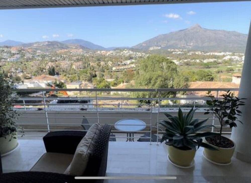 Appartement de 3 chambres à louer à Marbella avec piscine garage - 3 900 € (Ref: 8219809)