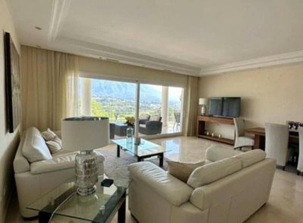 Appartement de 3 chambres à louer à Marbella avec piscine garage - 3 900 € (Ref: 8219809)