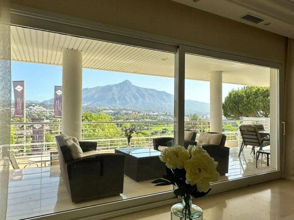 Appartement de 3 chambres à louer à Marbella avec piscine garage - 3 900 € (Ref: 8219809)