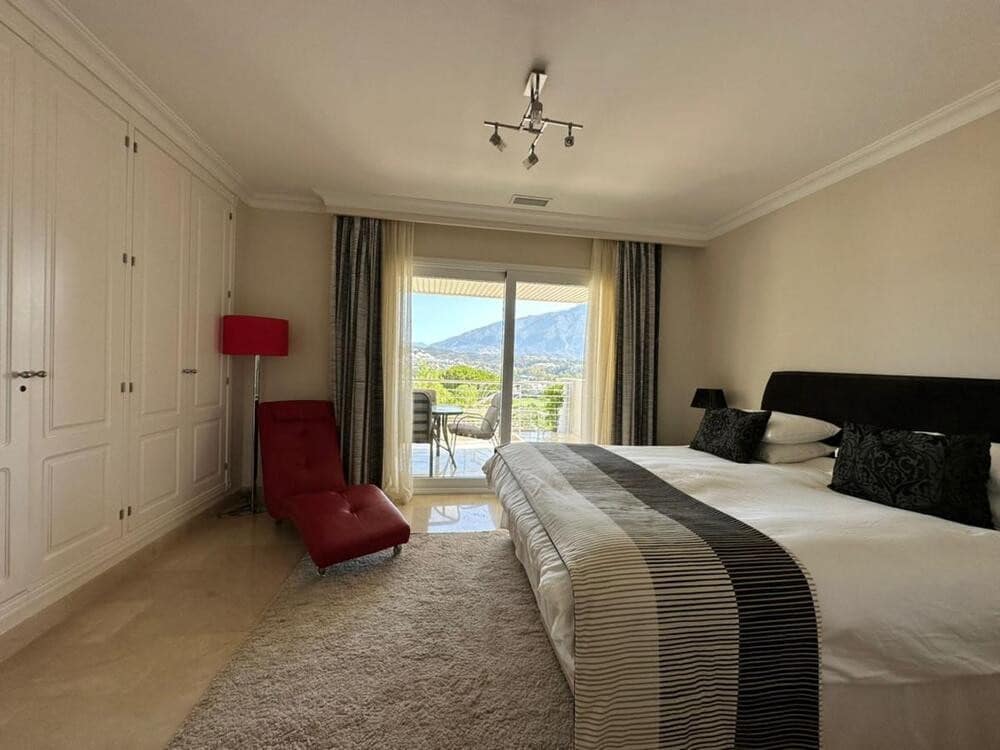 Appartement de 3 chambres à louer à Marbella avec piscine garage - 3 900 € (Ref: 8219809)