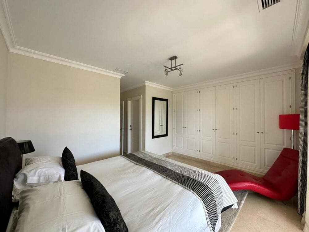 Appartement de 3 chambres à louer à Marbella avec piscine garage - 3 900 € (Ref: 8219809)