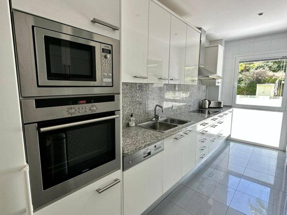 Appartement de 3 chambres à louer à Marbella avec piscine garage - 3 900 € (Ref: 8219809)