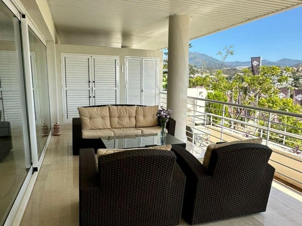 Appartement de 3 chambres à louer à Marbella avec piscine garage - 3 900 € (Ref: 8219809)